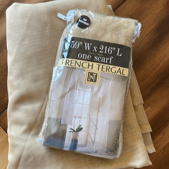 Window Scarf - Picture 1 of 6